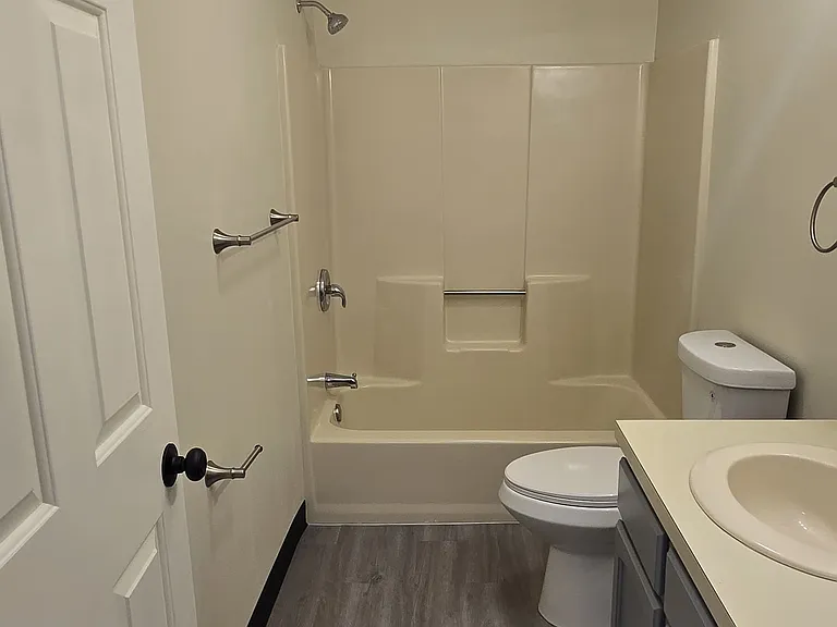 46 S Cherry St — Photo 7