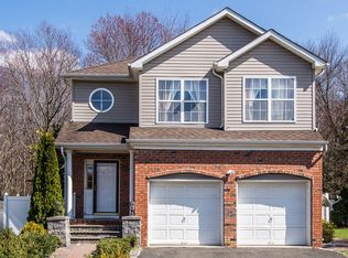 54 Dickerson Ln, Old Bridge, NJ 08857