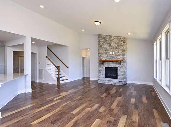 4th image of 716 Lawler Ln