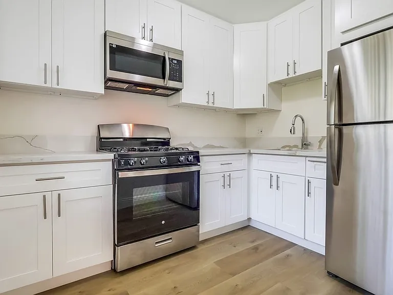 3528 W Adams Blvd — Photo 6