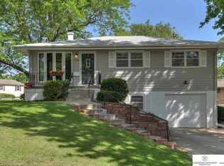 7914 Bowie Dr, Omaha, NE 68114