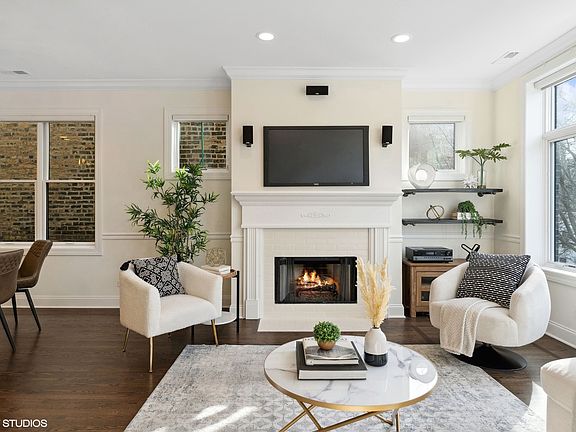 5th image of 516 W Oakdale Ave APT 3E