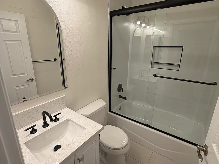 4741 Radford Ave #203 — Photo 31