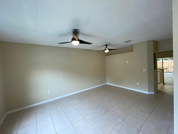 3rd image of 2305 SE 24th Ave #2305