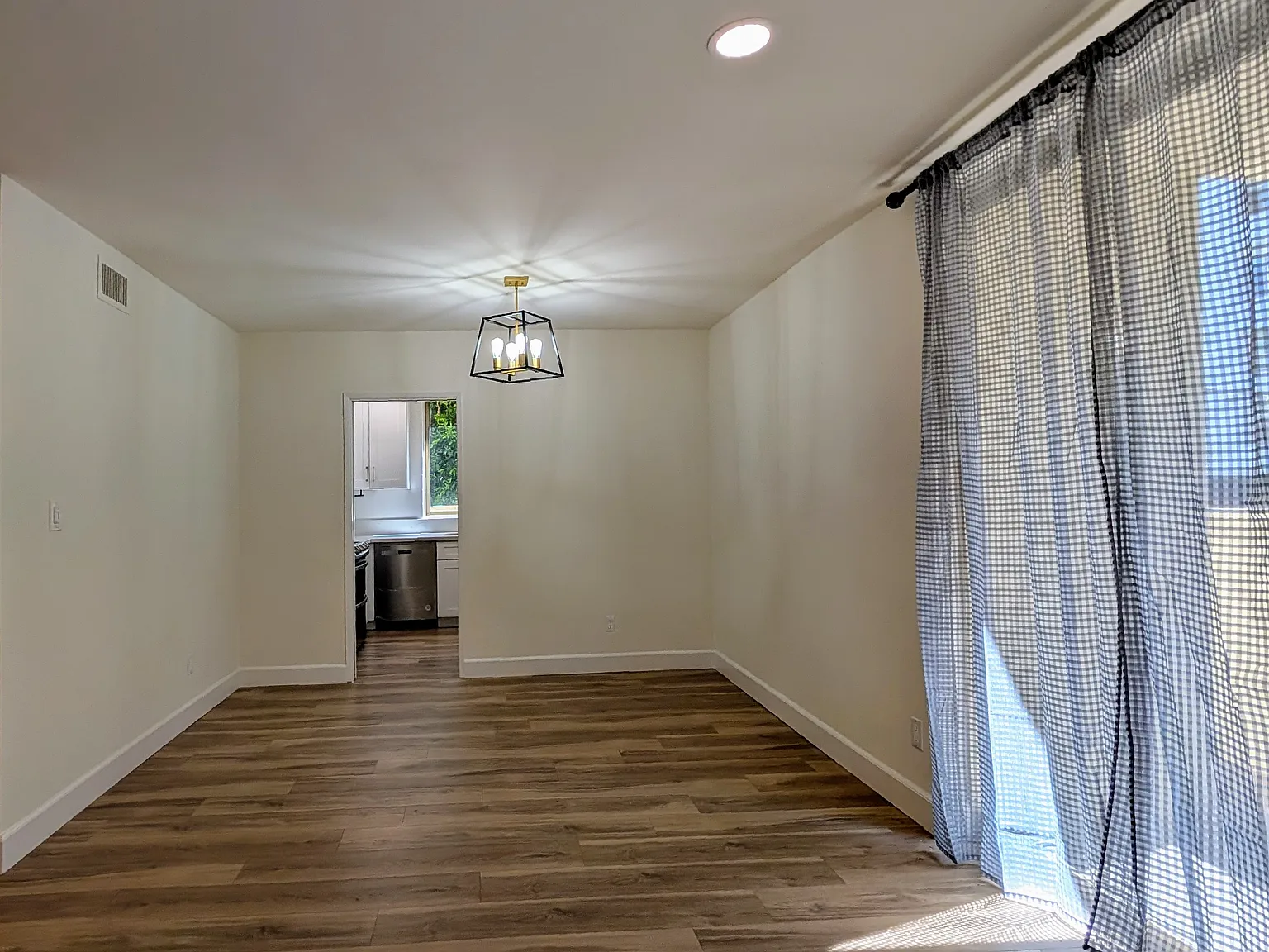 2 bed, 1169 sqft, $3,800 — Photo 3