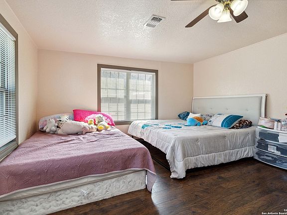 3rd image of 1020 OASIS ST
