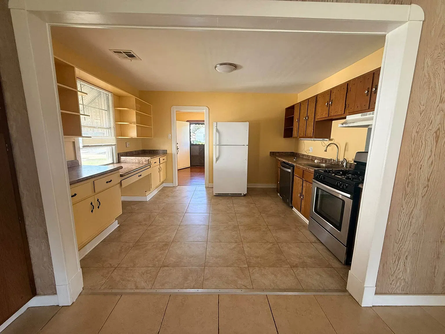 2 bed, 1271 sqft, $1,700 — Photo 3