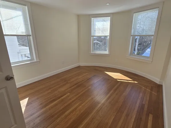 69 Mall St, Lynn, MA