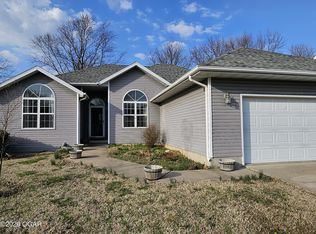 102 Kingsley Dr, Monett, MO 65708