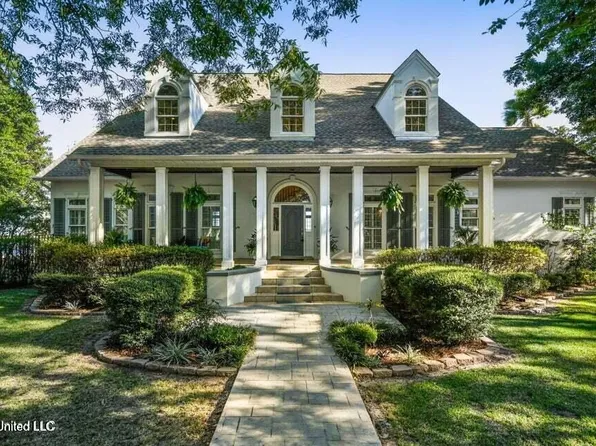 1109 Hickory Hill Dr, Gautier, MS 39553
