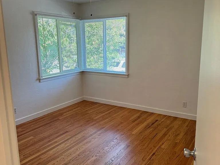 326 Stewart — Photo 8