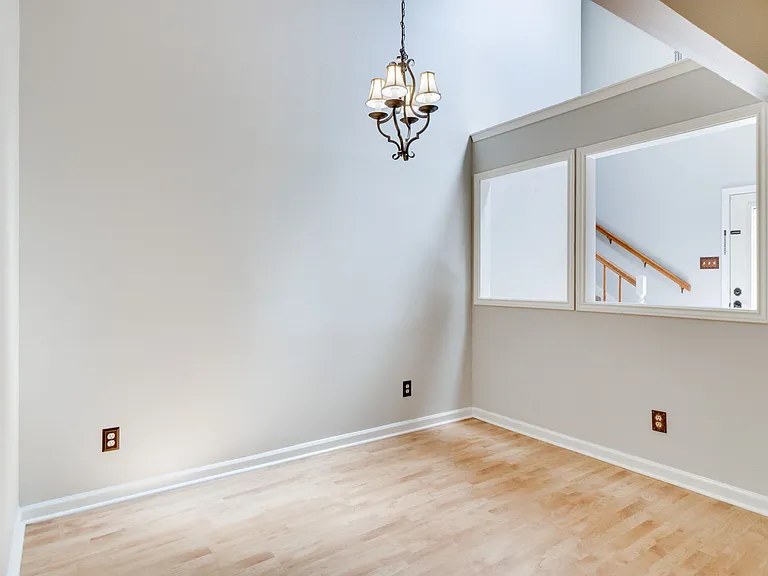 107 Kincaid Ct — Photo 6