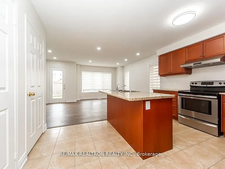 24 Skelton Cres — Photo 9