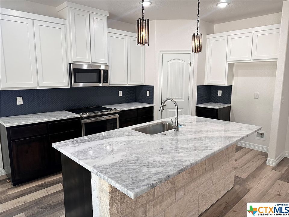 1st image of 1041 Republic Cir