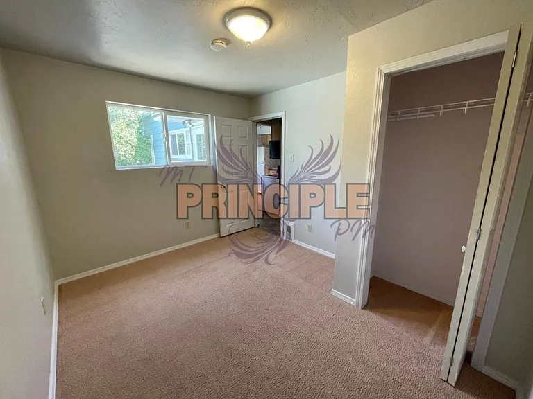 2021 Johns Ave — Photo 13