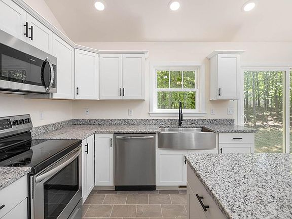 4th image of 103 Pearson Dr
