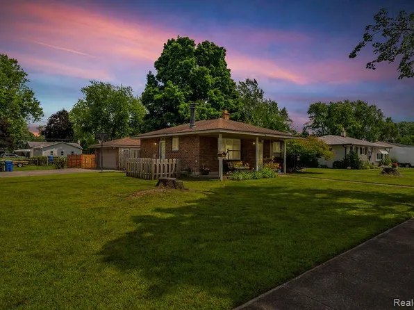 1432 Edgeorge St, Waterford, MI 48327