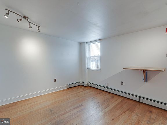 5th image of 2112 Christian St #C
