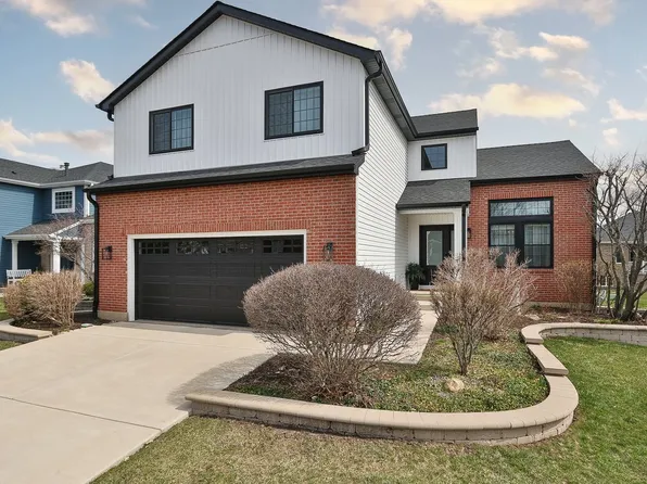 9015 Hillcrest Ln, Woodridge, IL 60517