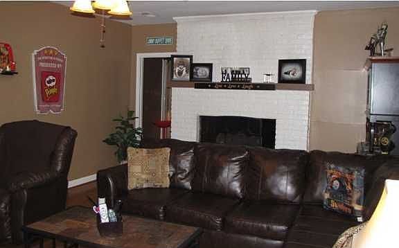 5th image of 703 Greenwood Ct