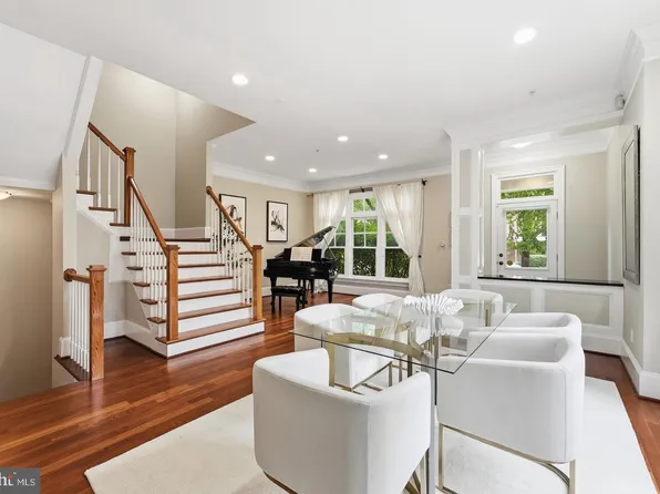 4462 Macarthur Blvd NW, Washington, DC 20007