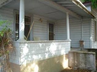 1390 N McCall Ave, Sanger, CA 93657