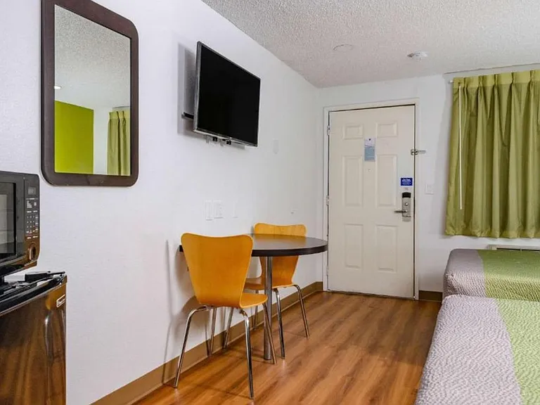6730 N Blackstone Ave — Photo 19