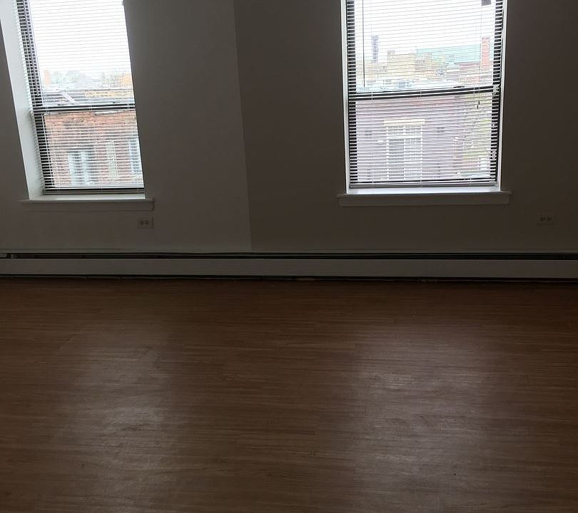 2nd image of 1528 W Morse Ave APT 508