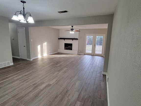 2nd image of 1813 Mary Dr