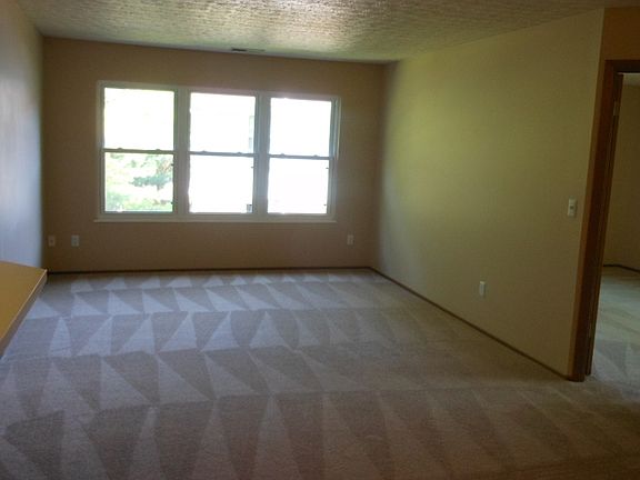 3rd image of 208 S Westmoor Ave APT H