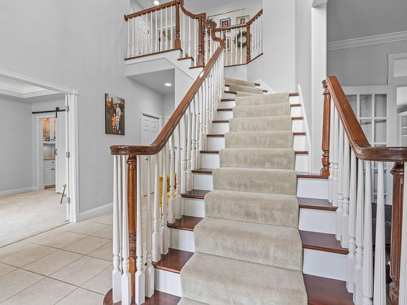 5th image of 601 E Carrington Ln