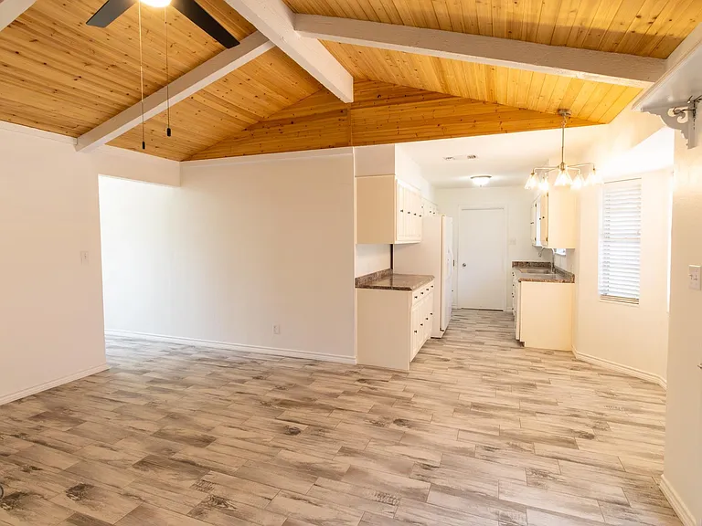 1020 Foley Ave — Photo 6