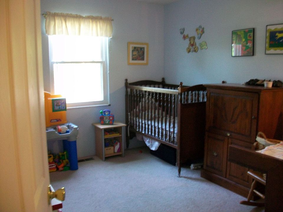 2nd image of 10 Walker Ln