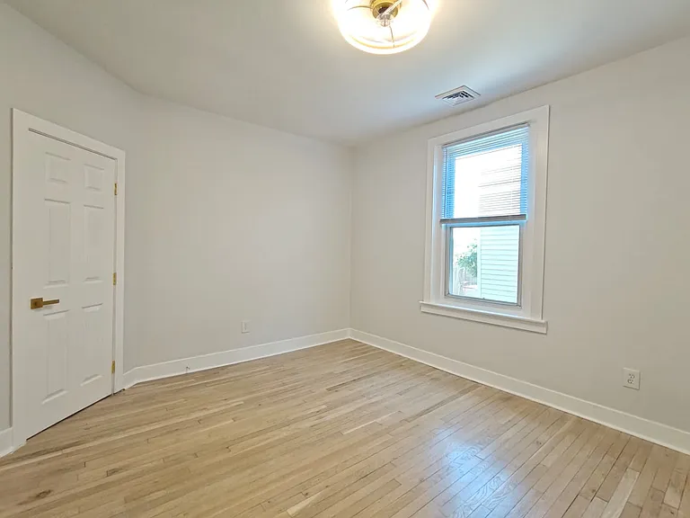 6142 Locust St #B — Photo 6