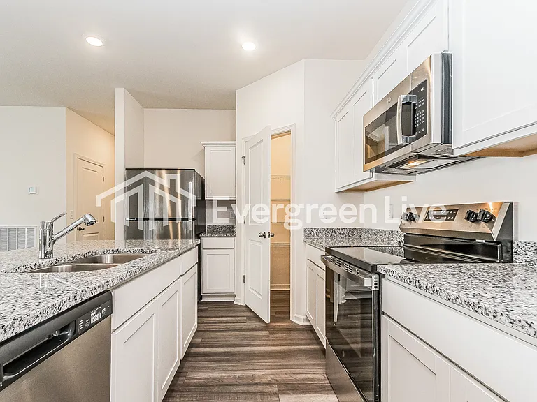 725 Shepard Rock Dr — Photo 5