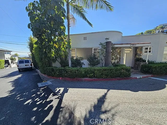 5 bed, 3789 sqft, $12,000 — Photo 2