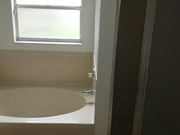 3rd image of 8372 Fort Clinch Ave