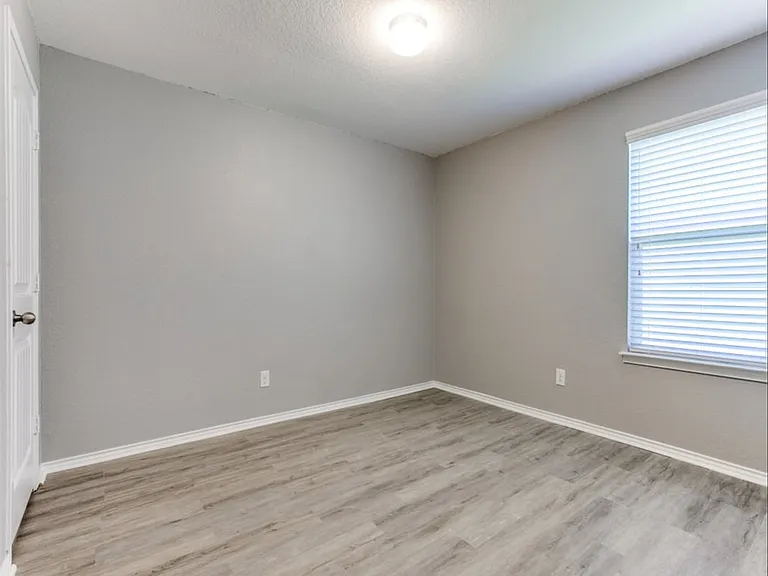 5610 Medina Farm — Photo 9