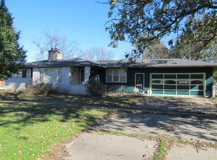 204 S 6th St, Chetopa, KS 67336