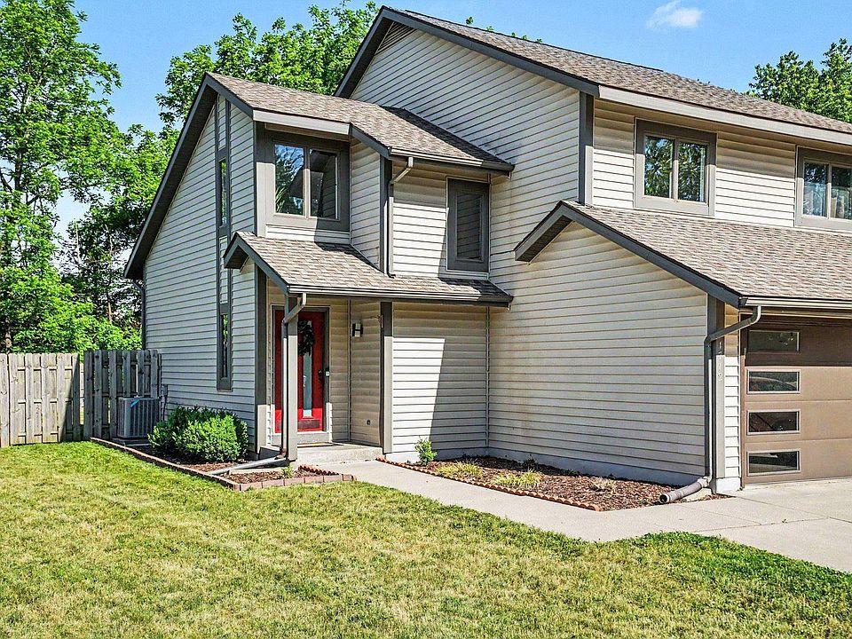 1st image of 1712 College Manor Dr