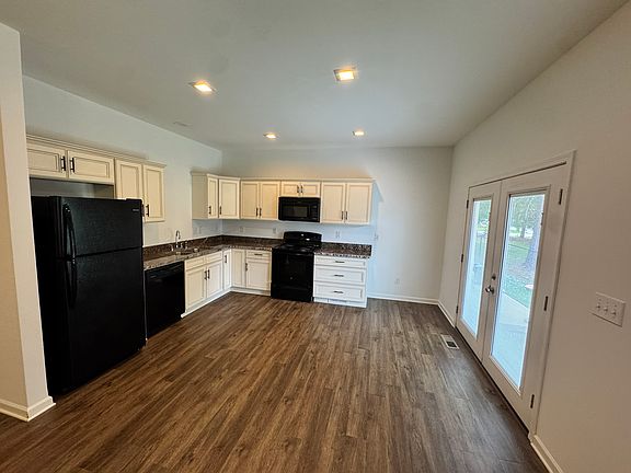 5th image of 1561 14th Ave NE #B