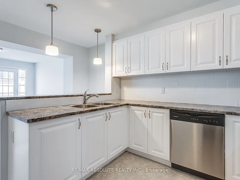 315 Pumpkinseed Cres — Photo 6