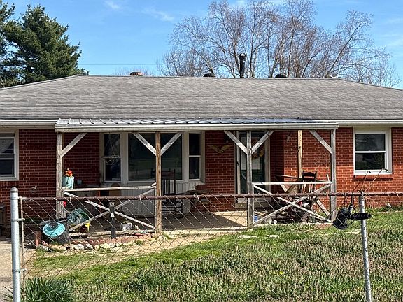 3rd image of 116 Spring Valley Rd