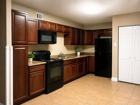 2nd image of 2110 Willow St APT C