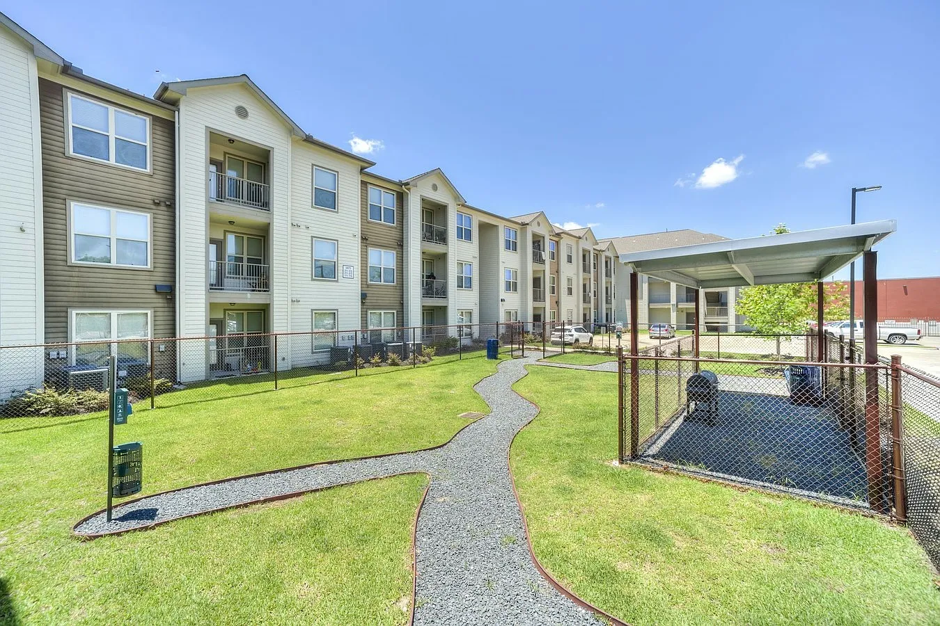 Oaks at Wayside Apartments — Photo 4