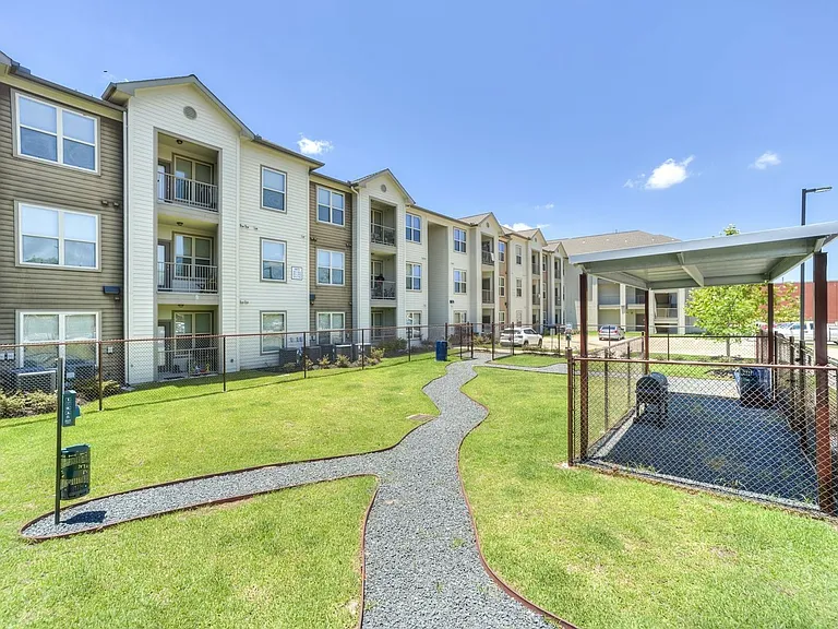 Oaks at Wayside Apartments — Photo 4