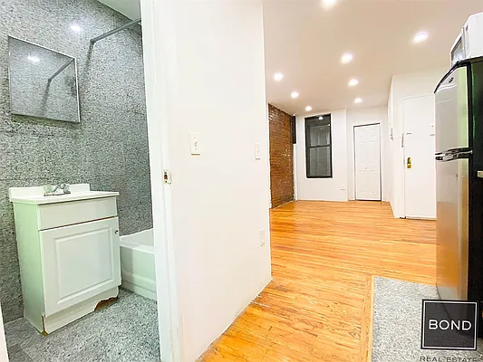 Rented by Bond New York | media 3