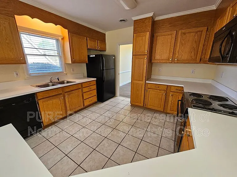 151 Woodfern Pl — Photo 15