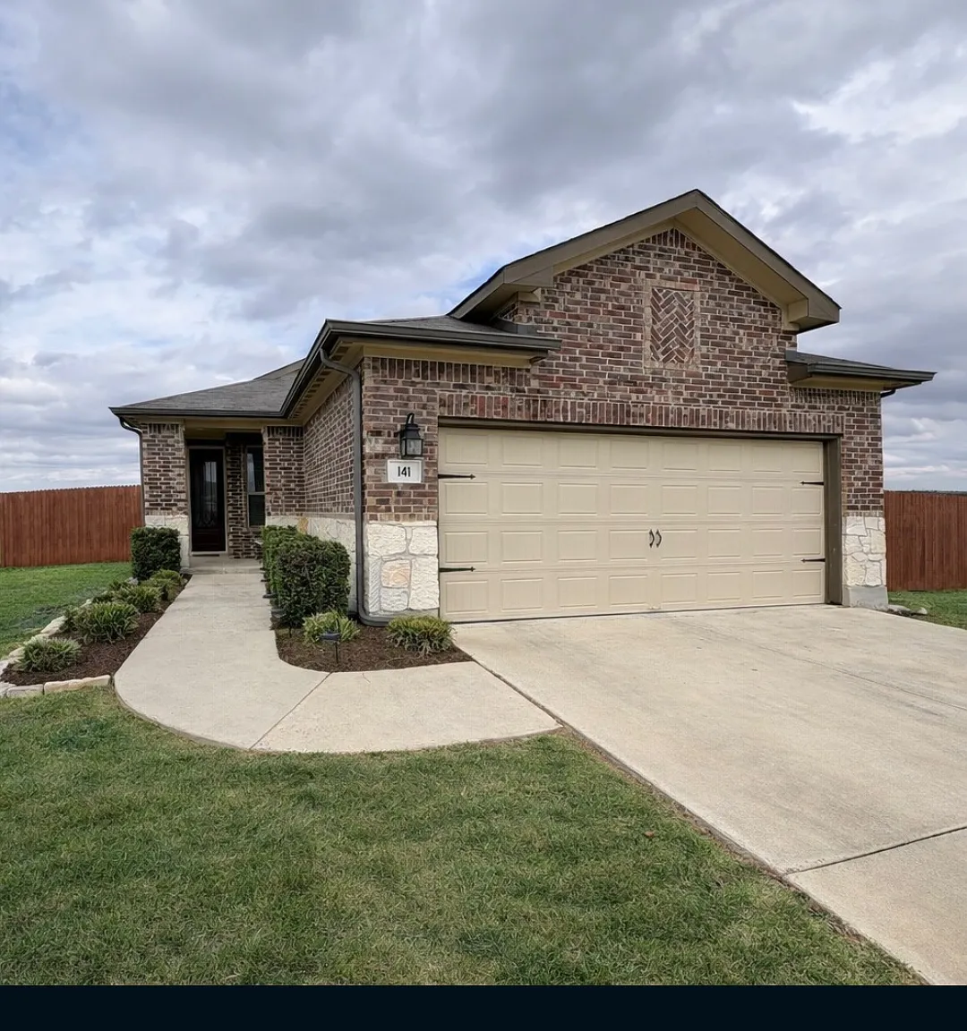 3 bed, 1250 sqft, $1,900 — Photo 1