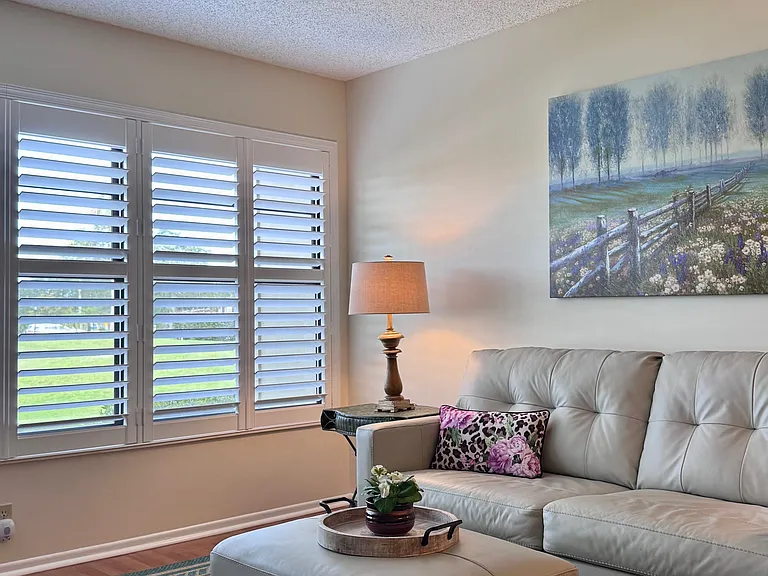 Cozy on up into this lovely 1st floor, furnished-turnkey, 1bed/1bath condo!